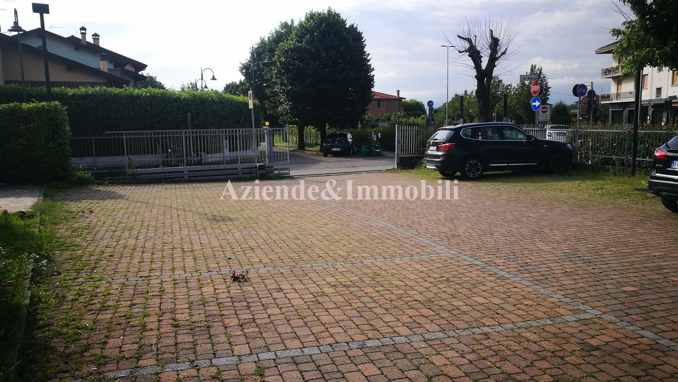 IMMOBILE COMMERCIALE CON ANNESSO APPARTAMENTO IN VENDITA A TERNO D'ISOLA