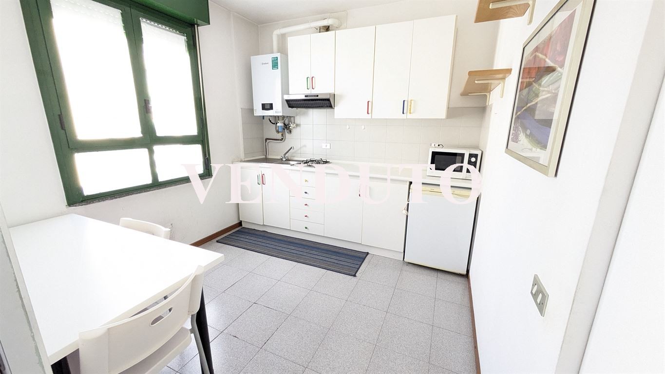 Monolocale in vendita a Erba con posto auto e cantina